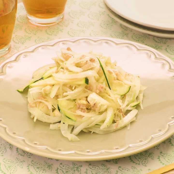 新玉ねぎとズッキーニのサラダ