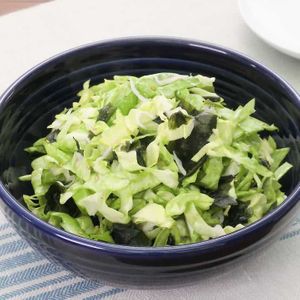 「春キャベツのしらすサラダ」のレシピ動画