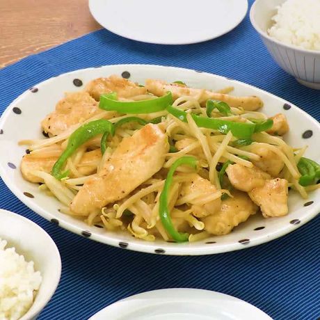 ごはんのおかずに 鶏むね肉ともやしのめんつゆマヨ炒めのレシピ動画 作り方 Delish Kitchen