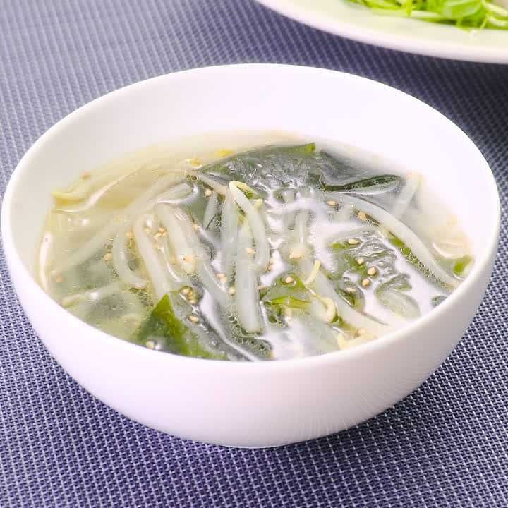 もやしとわかめのスープ