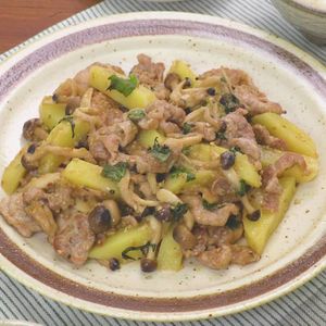 「豚肉とじゃがいものごまみそ炒め」のレシピ動画