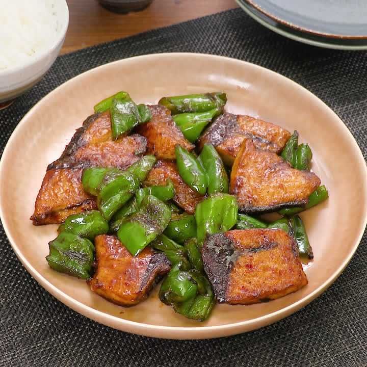 ぶりとピーマンの甘辛炒め