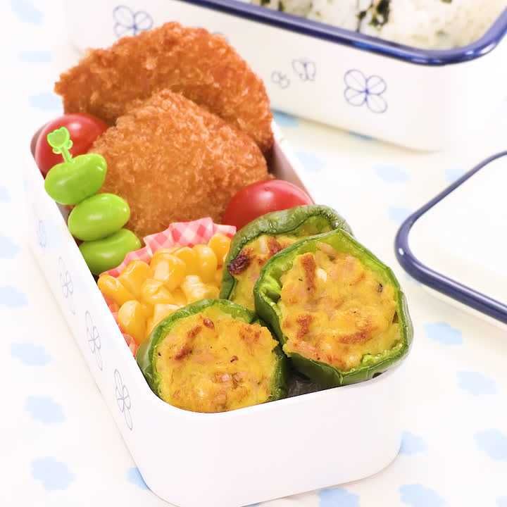 ピーマンカップの卵焼き