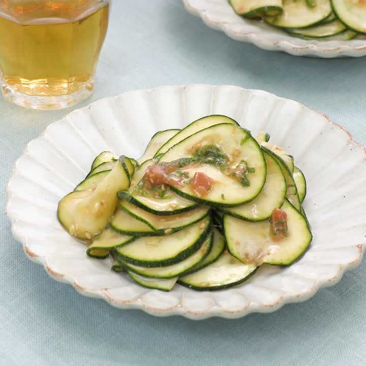 ズッキーニと大葉の梅和え