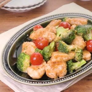 「ブロッコリーと鶏肉のオイマヨ炒め」のレシピ動画