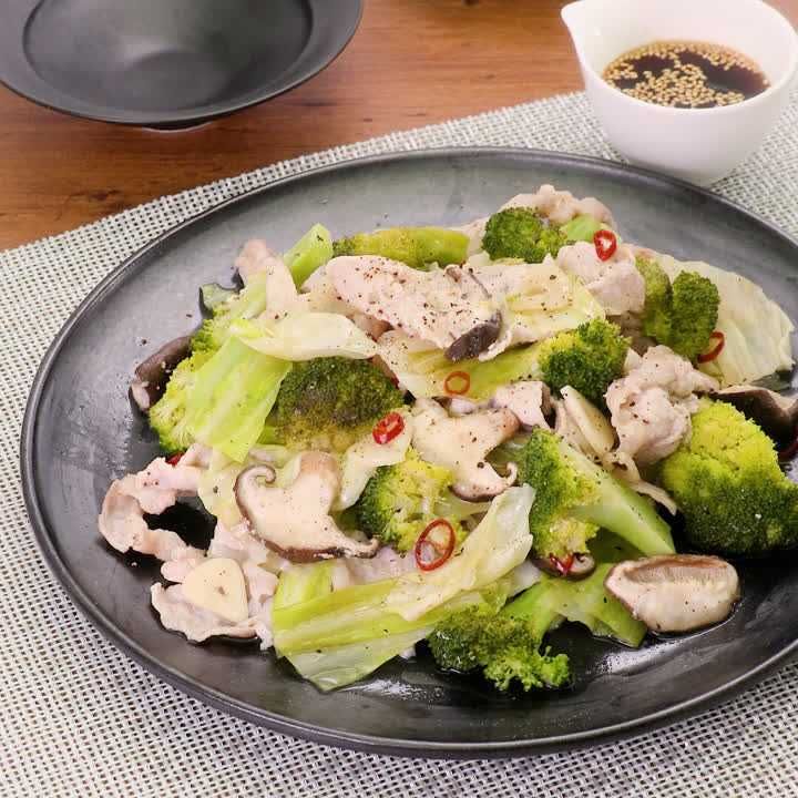 ブロッコリーと豚肉の中華オイル蒸し