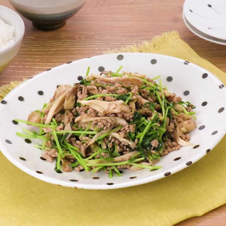 豚ひき肉とまいたけのめんつゆ炒め