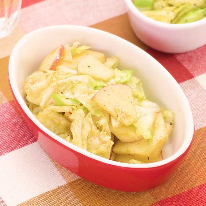 キャベツとりんごのスパイシーサラダ