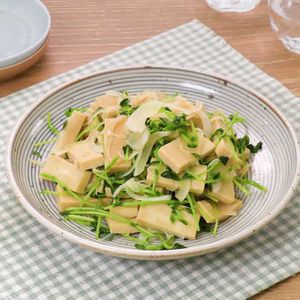 「玉ねぎと高野豆腐の柚子胡椒炒め」のレシピ動画