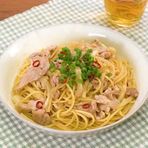 「豚こまと玉ねぎの和風パスタ」のレシピ動画