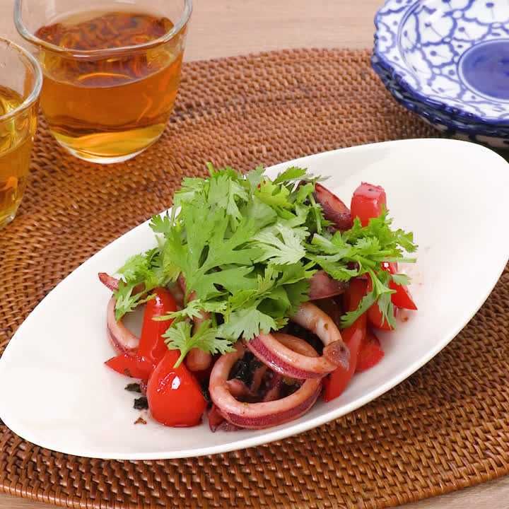 イカとパプリカのパクチー炒め