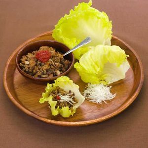 サバそぼろのレタス包み