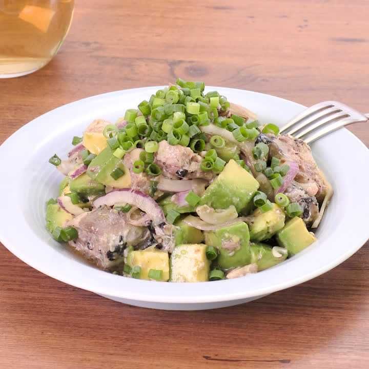 イワシとアボカドのポキ