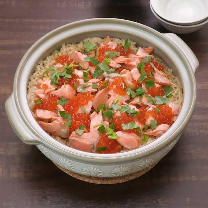 秋鮭といくらの土鍋炊き込みご飯