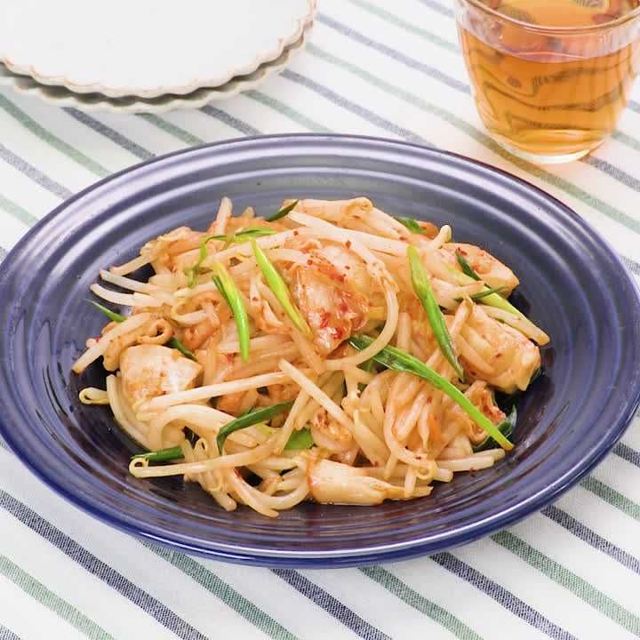 鶏もも肉ともやしのキムチ炒め