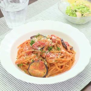 ベーコンとなすのトマトクリームパスタ