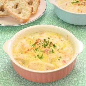 「ベーコンとたけのこのグラタン」のレシピ動画