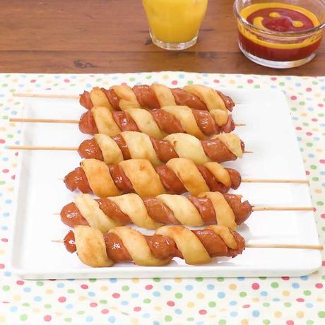 サクもち生地がやみつき ぐるぐるドッグのレシピ動画 作り方 Delish Kitchen