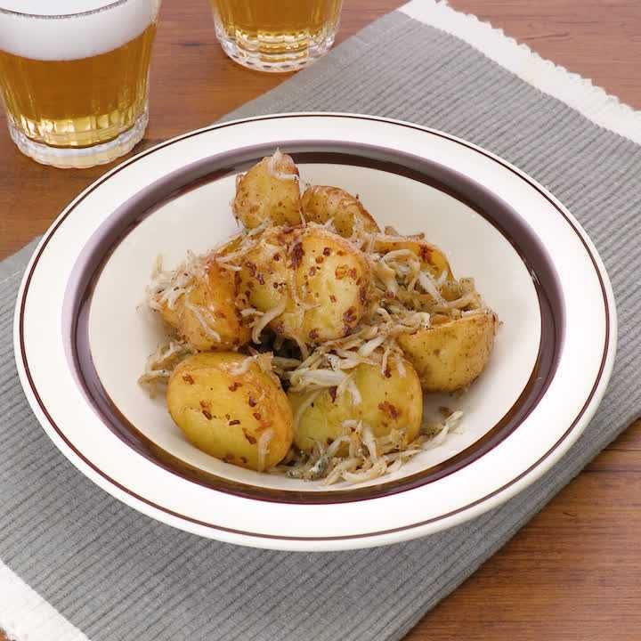 新じゃがのガーリックしらす炒め