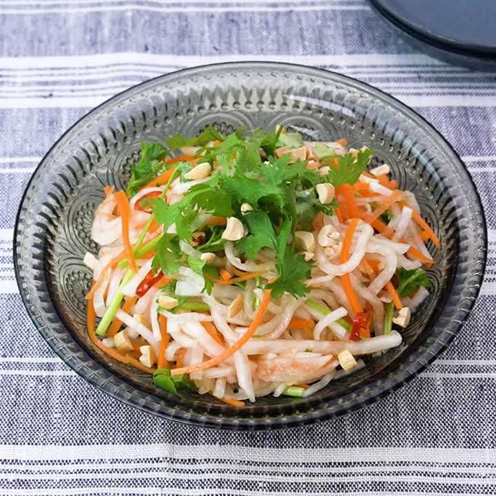 大根とにんじんのパクチーサラダ