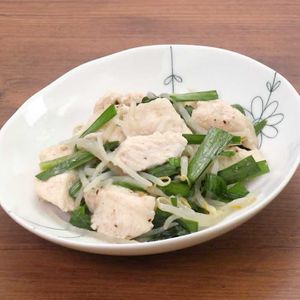 「鶏むね肉とニラのしょうが蒸し」のレシピ動画