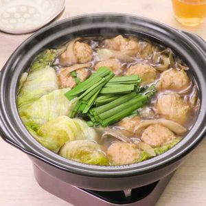 「鶏だんごレタス鍋」のレシピ動画