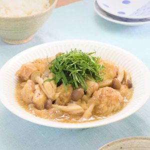 「鶏もも肉としめじのおろし煮」のレシピ動画