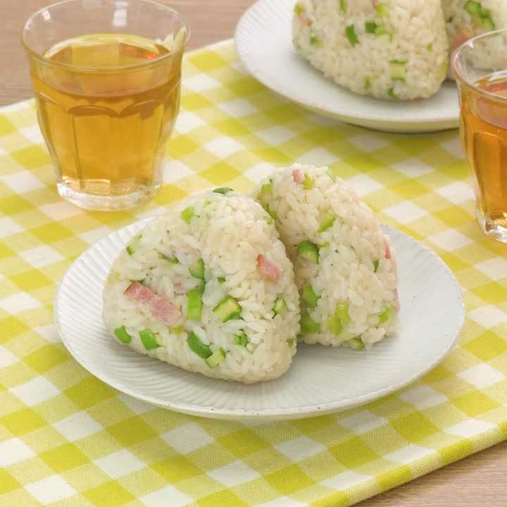 アスパラベーコンのめんつゆおにぎり