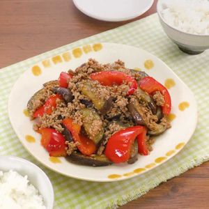 「豚ひきとなすのオイスター炒め」のレシピ動画