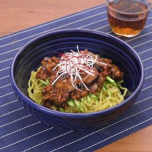 「なすと豚ひき肉のジャージャー麺」のレシピ動画