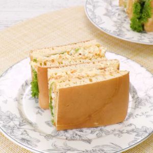 「たまごサラダのパンケーキサンド」のレシピ動画