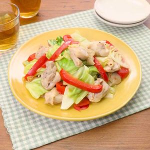 「鶏もも肉とキャベツのレモンバター炒め」のレシピ動画