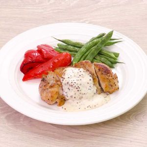 「チキンソテーのマヨマスタードソース」のレシピ動画
