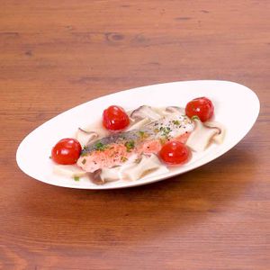 「鮭とエリンギの白ワイン煮」のレシピ動画