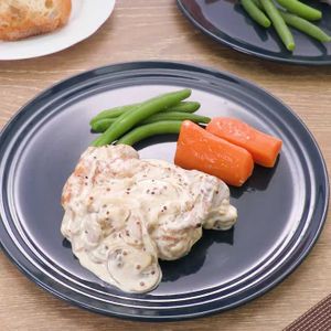 「マスタードクリームソースのチキンソテー」のレシピ動画