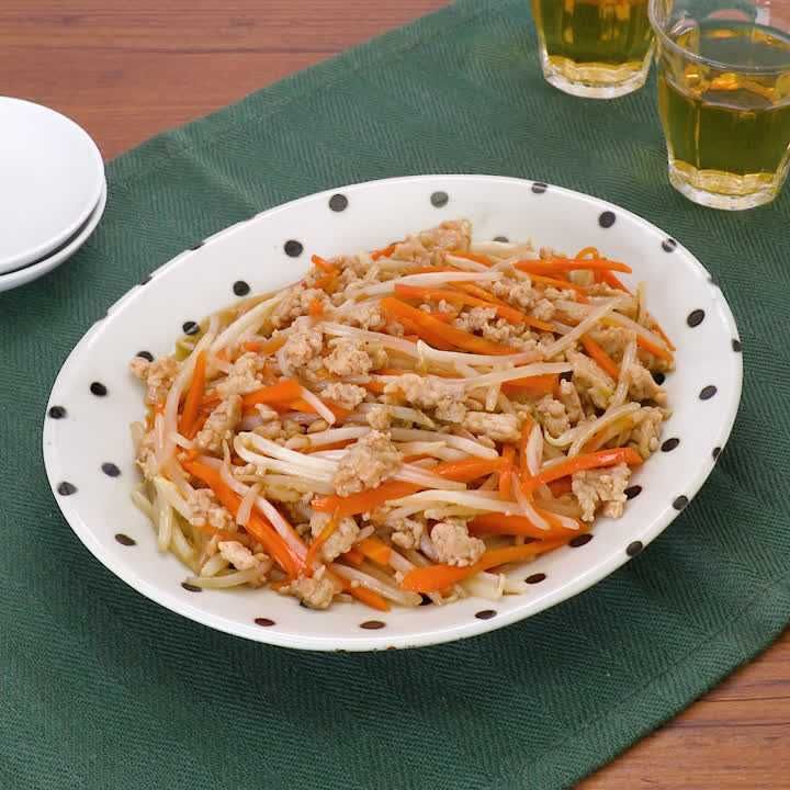 たっぷりもやしと鶏ひき肉の中華炒め
