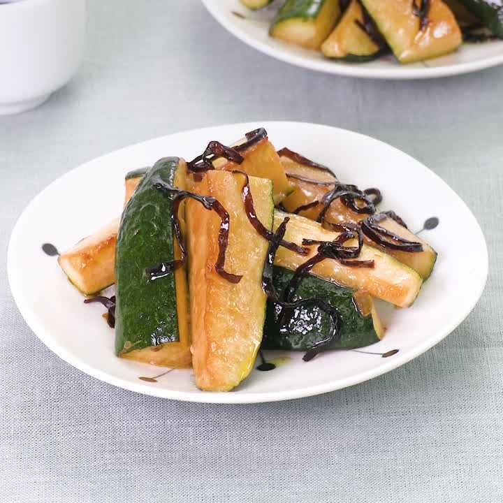 やみつき副菜 ズッキーニのバター塩昆布炒めのレシピ動画 作り方 Delish Kitchen