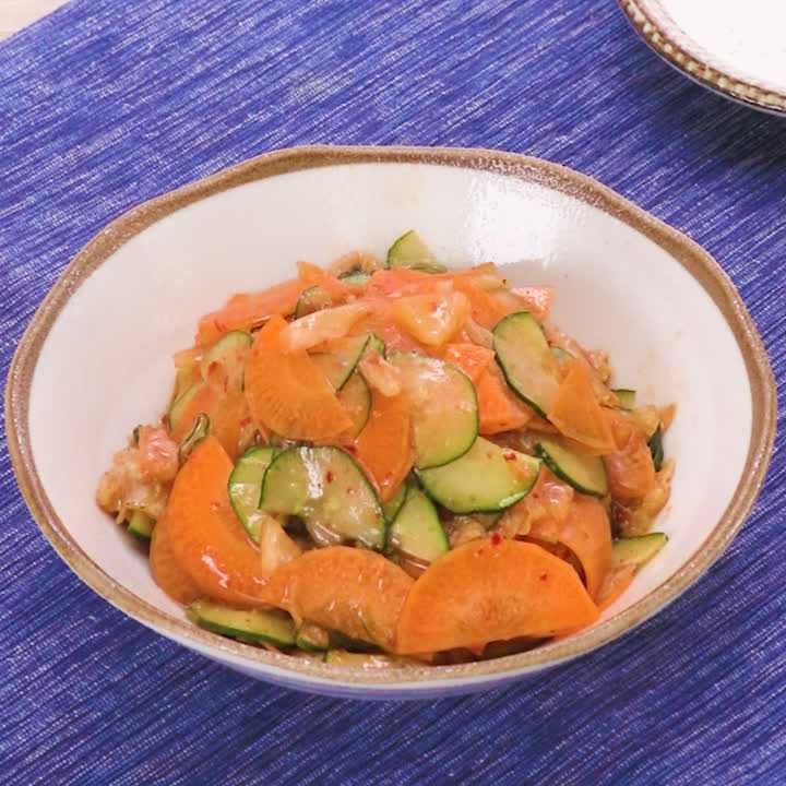 にんじんときゅうりのキムチあえ