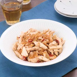 鶏むね肉とくらげの中華風ごま和え