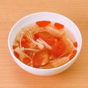 えのきとトマトのピリ辛スープ