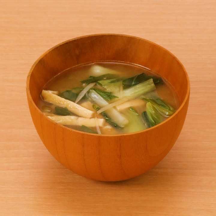 油揚げとチンゲン菜の味噌汁