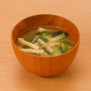油揚げとチンゲン菜の味噌汁