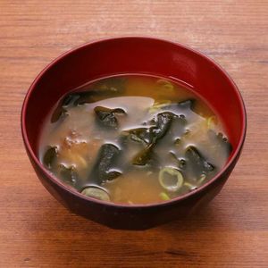 ねぎとわかめのみそ汁