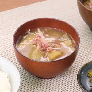 「焼きなすとみょうがの味噌汁」のレシピ動画