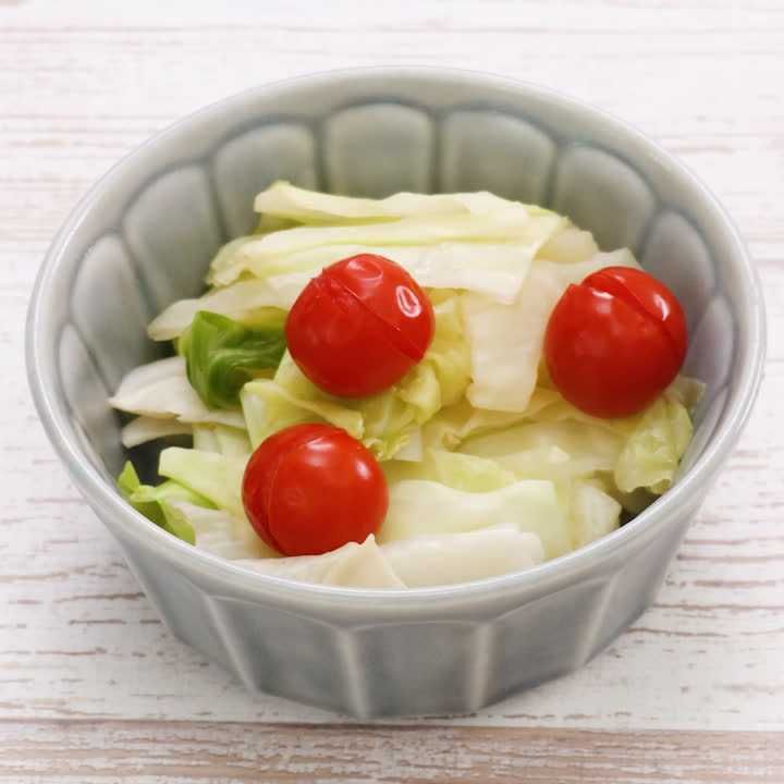 キャベツとミニトマトのコンソメ煮