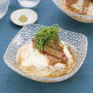 「甘辛豚とろろそうめん」のレシピ動画