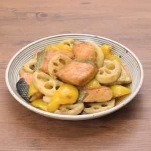「鮭とれんこんのカレー南蛮漬け」のレシピ動画