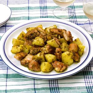 「鶏肉とジャガイモのジェノベーゼ炒め」のレシピ動画