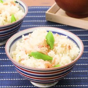 「スナップエンドウと桜えびの炊き込みご飯」のレシピ動画