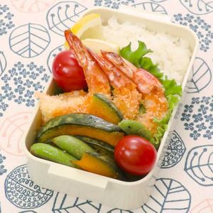 揚げないエビフライ弁当